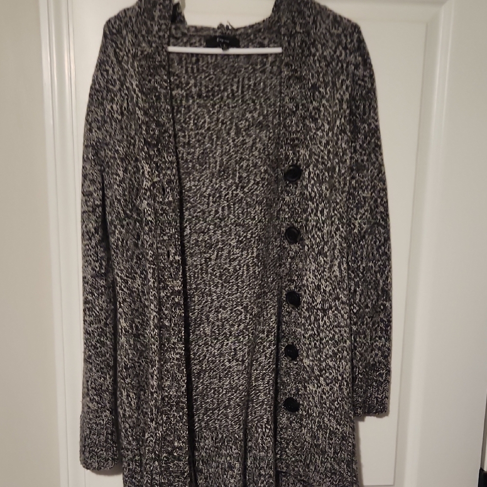 Women's Black and White Knit Sweater